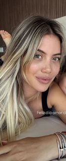 Wanda Nara feet photo thumbnail