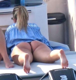 Wanda Nara feet photo thumbnail