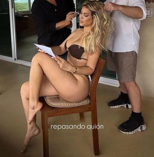 Wanda Nara feet photo thumbnail