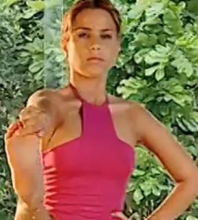 Wanessa Camargo feet photo thumbnail