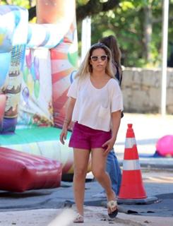 Wanessa Camargo feet photo thumbnail