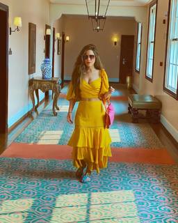 Wanessa Camargo feet photo thumbnail