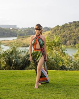 Wanessa Camargo feet photo thumbnail