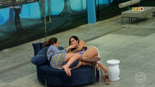 Wanessa Camargo feet photo thumbnail