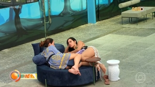 Wanessa Camargo feet photo thumbnail