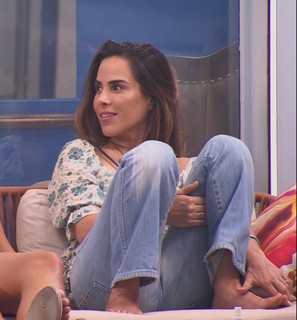 Wanessa Camargo feet photo thumbnail