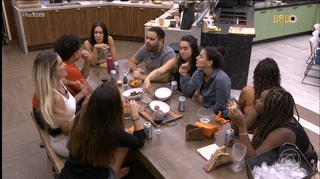 Wanessa Camargo feet photo thumbnail