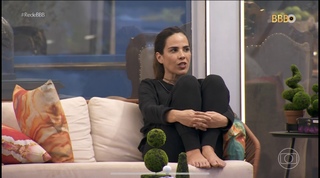 Wanessa Camargo feet photo thumbnail