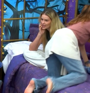 Wanessa Camargo feet photo thumbnail