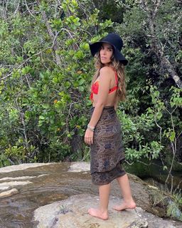 Wanessa Camargo feet photo thumbnail