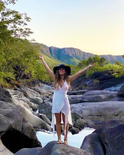 Wanessa Camargo feet photo thumbnail