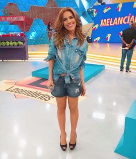 Wanessa Camargo feet photo thumbnail