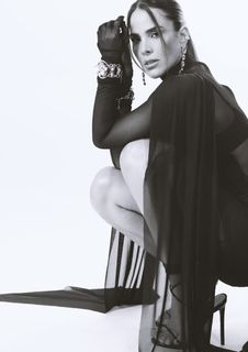 Wanessa Camargo feet photo thumbnail