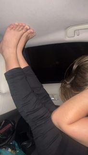 Wanessa Camargo feet photo thumbnail