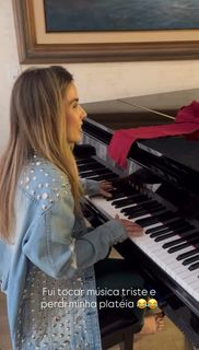 Wanessa Camargo feet photo thumbnail