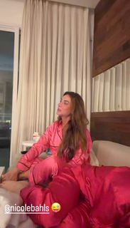 Wanessa Camargo feet photo thumbnail