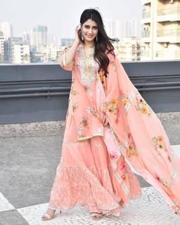 Warina Hussain feet photo 8