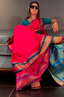 Warina Hussain feet photo 15