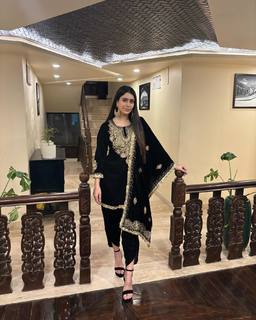 Warina Hussain feet photo 14