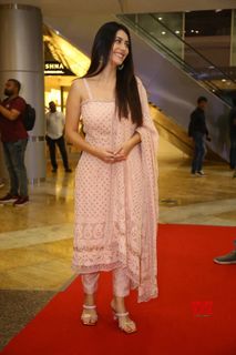 Warina Hussain feet photo 17