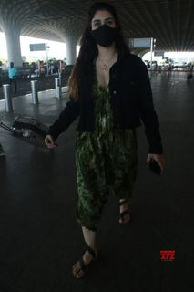 Warina Hussain feet photo 13