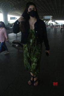 Warina Hussain feet photo 11