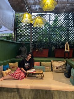 Warina Hussain feet photo 3