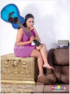 Warnakulasooriya Udari feet photo 3