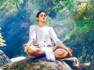 Warnakulasooriya Udari feet photo 10