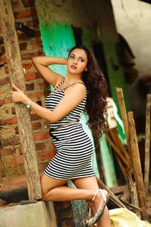 Warnakulasooriya Udari feet photo 7