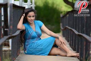 Warnakulasooriya Udari feet photo 4