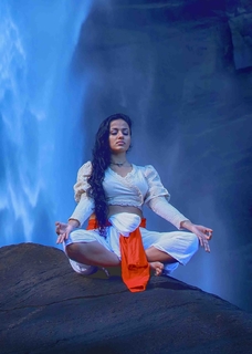 Warnakulasooriya Udari feet photo 2