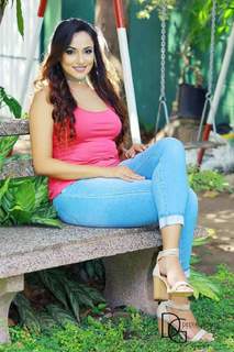 Warnakulasooriya Udari feet photo 16