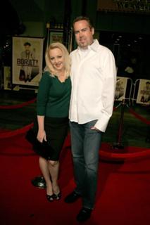 Wendi McLendon-Covey feet photo thumbnail
