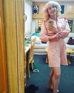 Wendi McLendon-Covey feet photo thumbnail