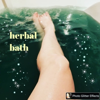 Wendi McLendon-Covey feet photo thumbnail