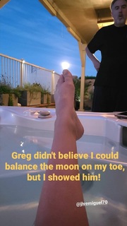 Wendi McLendon-Covey feet photo thumbnail