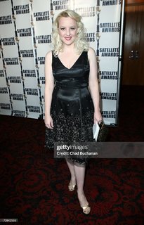 Wendi McLendon-Covey feet photo thumbnail