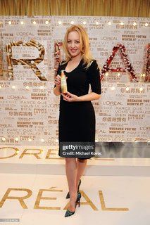 Wendi McLendon-Covey feet photo thumbnail