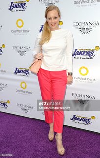 Wendi McLendon-Covey feet photo thumbnail