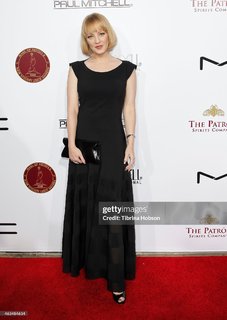 Wendi McLendon-Covey feet photo thumbnail