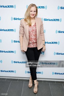 Wendi McLendon-Covey feet photo thumbnail