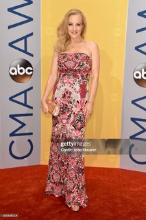 Wendi McLendon-Covey feet photo thumbnail