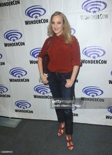 Wendi McLendon-Covey feet photo thumbnail