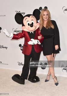 Wendi McLendon-Covey feet photo thumbnail
