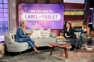 Wendi McLendon-Covey feet photo thumbnail