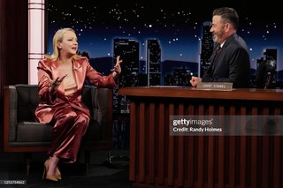 Wendi McLendon-Covey feet photo thumbnail