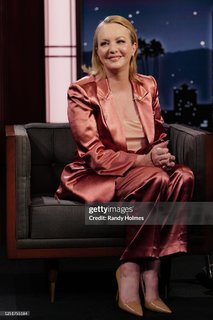 Wendi McLendon-Covey feet photo thumbnail