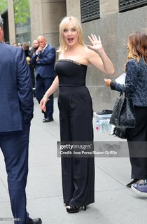 Wendi McLendon-Covey feet photo thumbnail