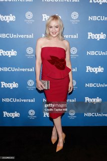 Wendi McLendon-Covey feet photo thumbnail